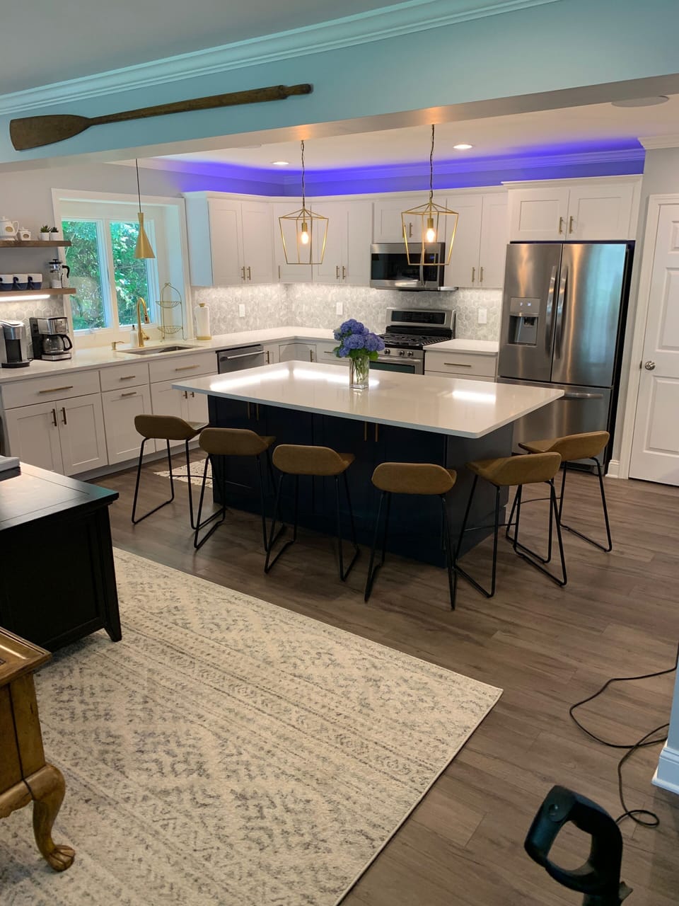 Updated kitchen with everything you need. 