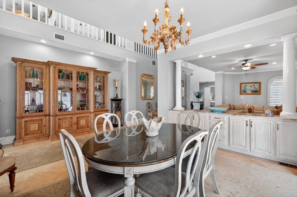 Villa Palazzo - Crystal Beach - Dining Area