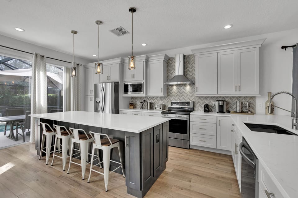 kitchen & breakfast area