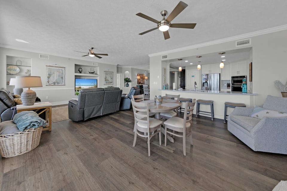 Spacious dining to living room