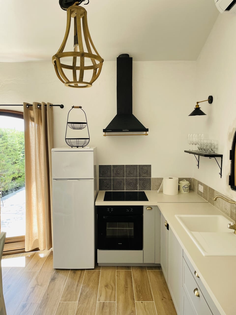 Kitchen, entrance, guest house