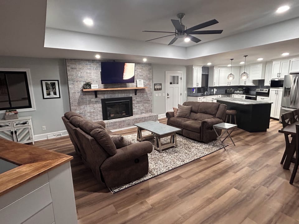 Upper level sitting area