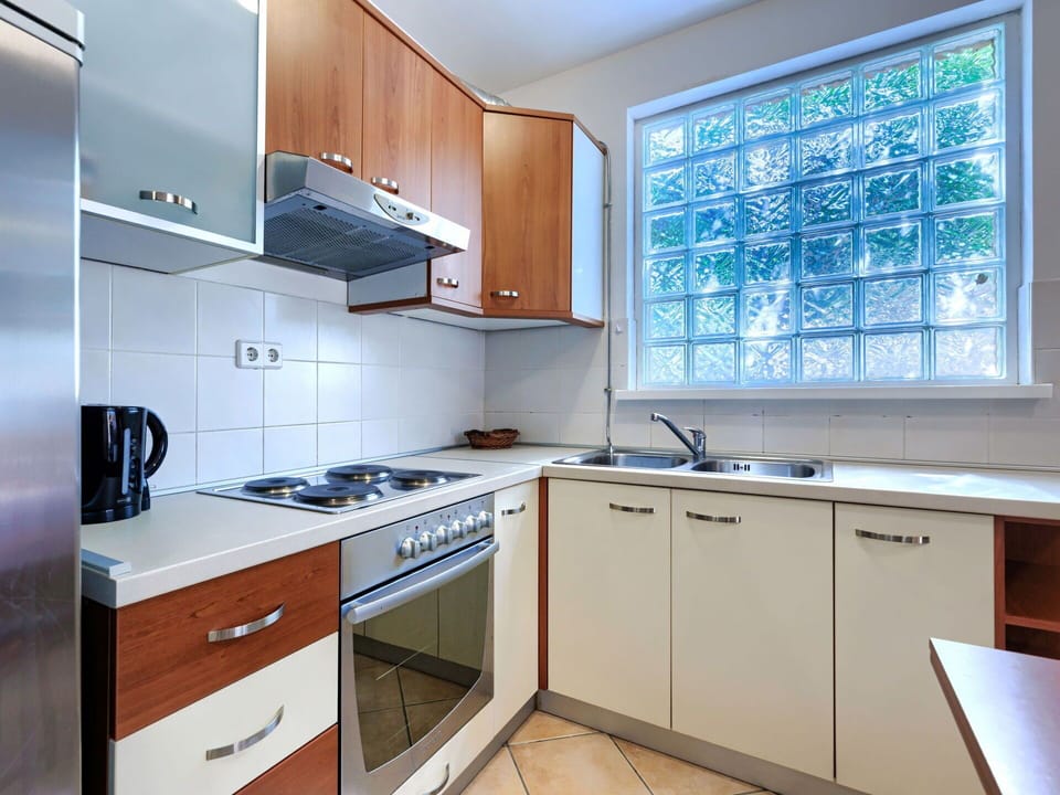 Cabinetry, Countertop, Kitchen Sink, Property, Furniture, Sink, Tap, Building, Kitchen, Kitchen Stove