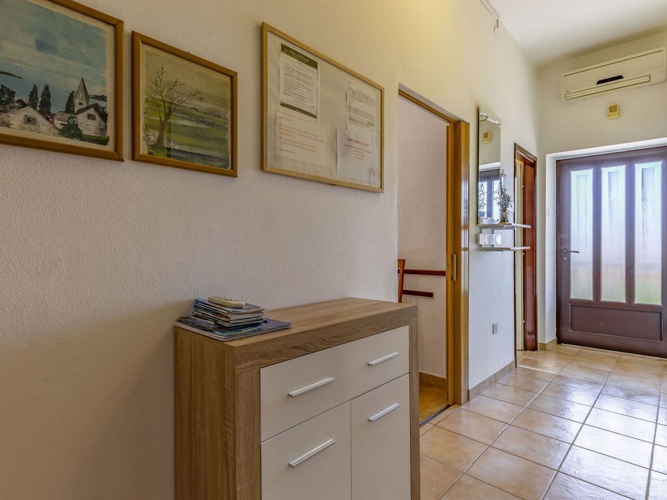 Cabinetry, Property, Drawer, Door, Interior Design, Wood, Picture Frame, Flooring, Floor