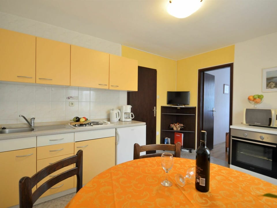 Cabinetry, Property, Furniture, Countertop, Kitchen Appliance, Sink, Wood, Home Appliance, Lighting, Picture Frame