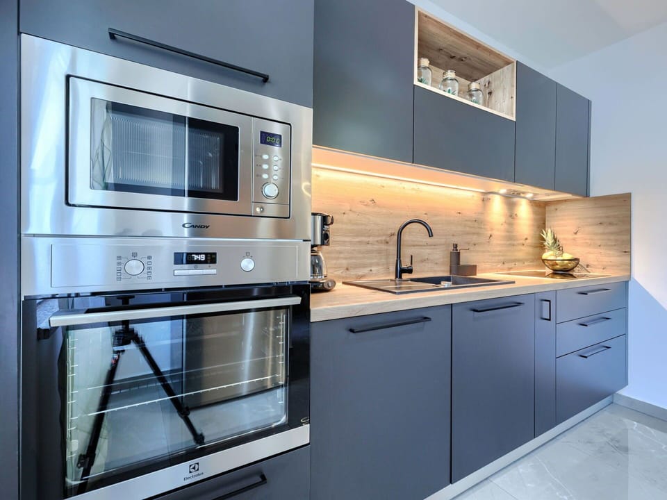 Kitchen Appliance, Kitchen, Countertop, Cabinetry, Major Appliance, Furniture, Home Appliance, Interior Design, Flooring, Kitchen Stove