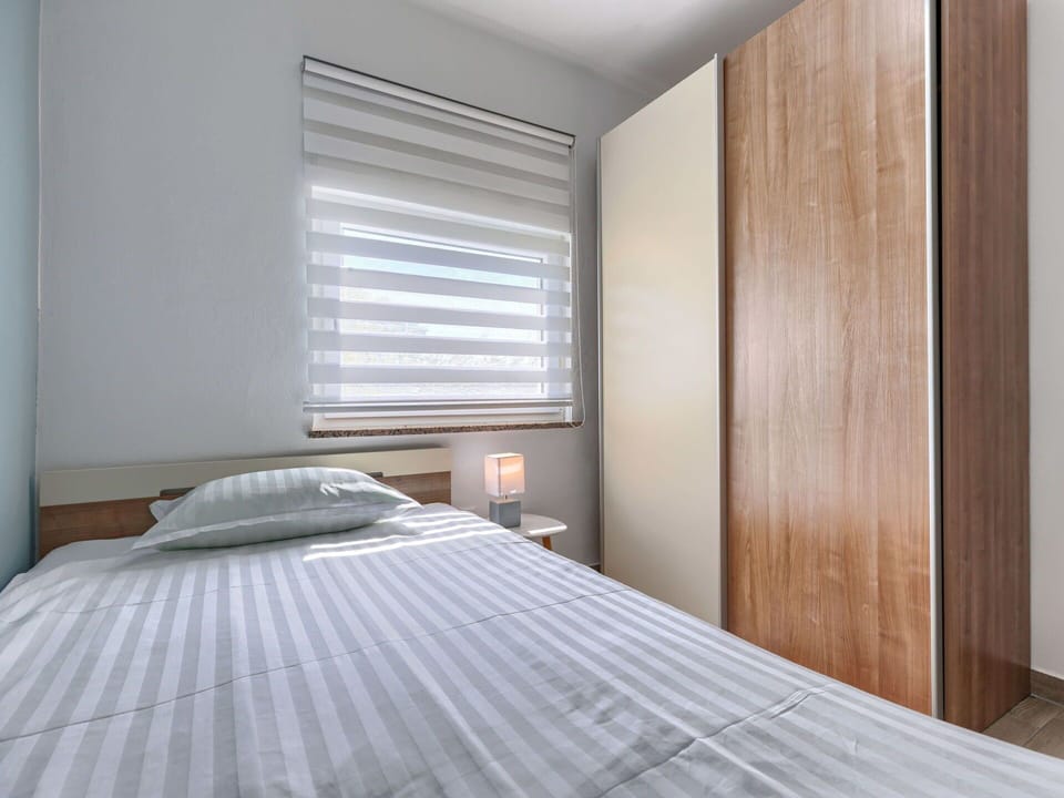 Bed, Furniture, Interior Design, Bedroom, Wall, Wood, Flooring, Floor, Bed Sheet, Bedding