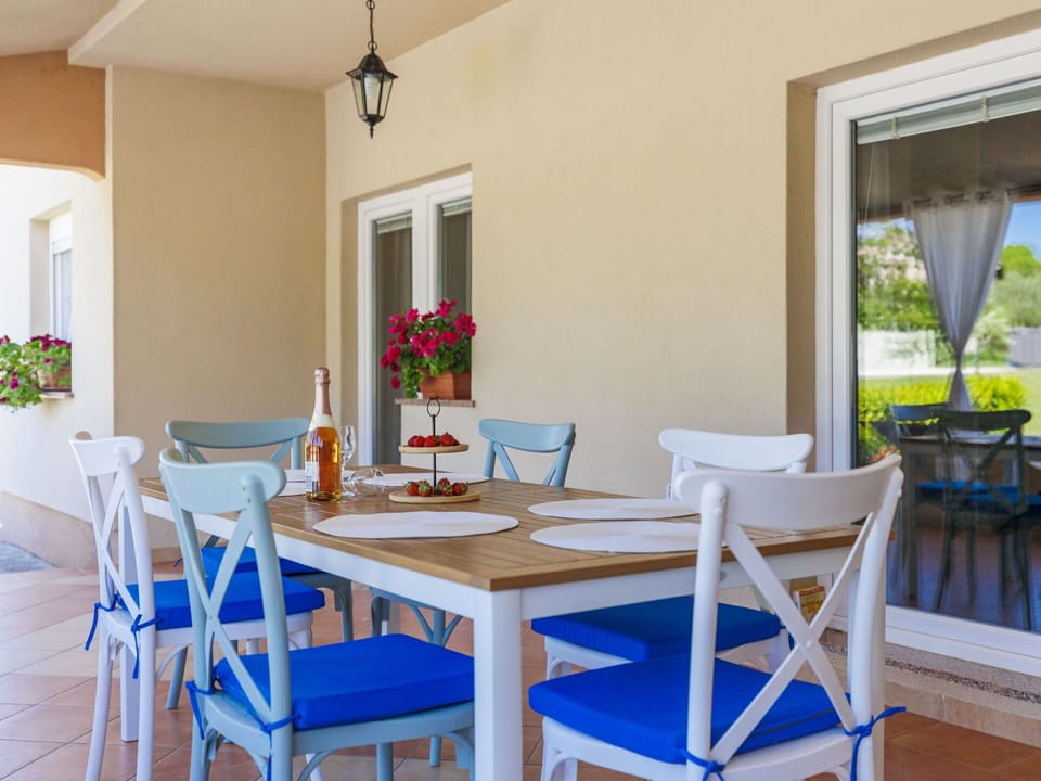 Furniture, Chair, Interior Design, Table, Wood, Flooring, Dining Room, Kitchen & Dining Room Table, Floor, Room