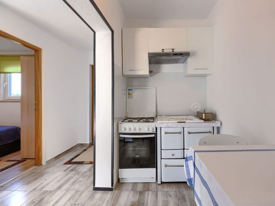 Furniture, Property, Cabinetry, Kitchen Stove, Interior Design, Kitchen Appliance, Wood, Flooring, Kitchen, Building