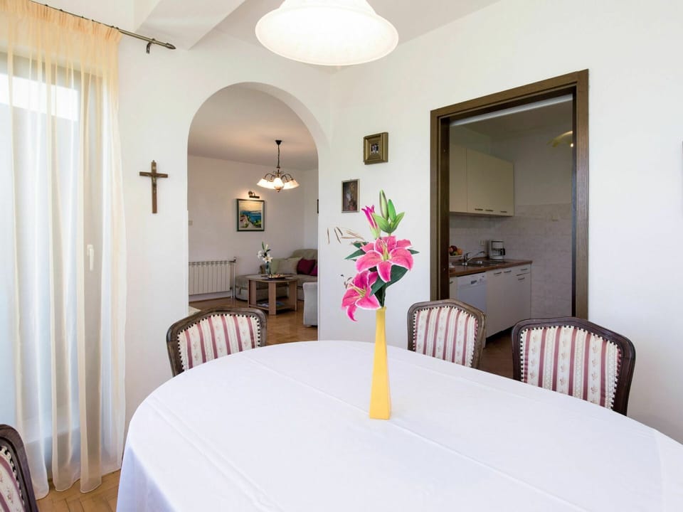 Room, Property, Furniture, Interior Design, Bedroom, Building, Table, Real Estate, House, Floor