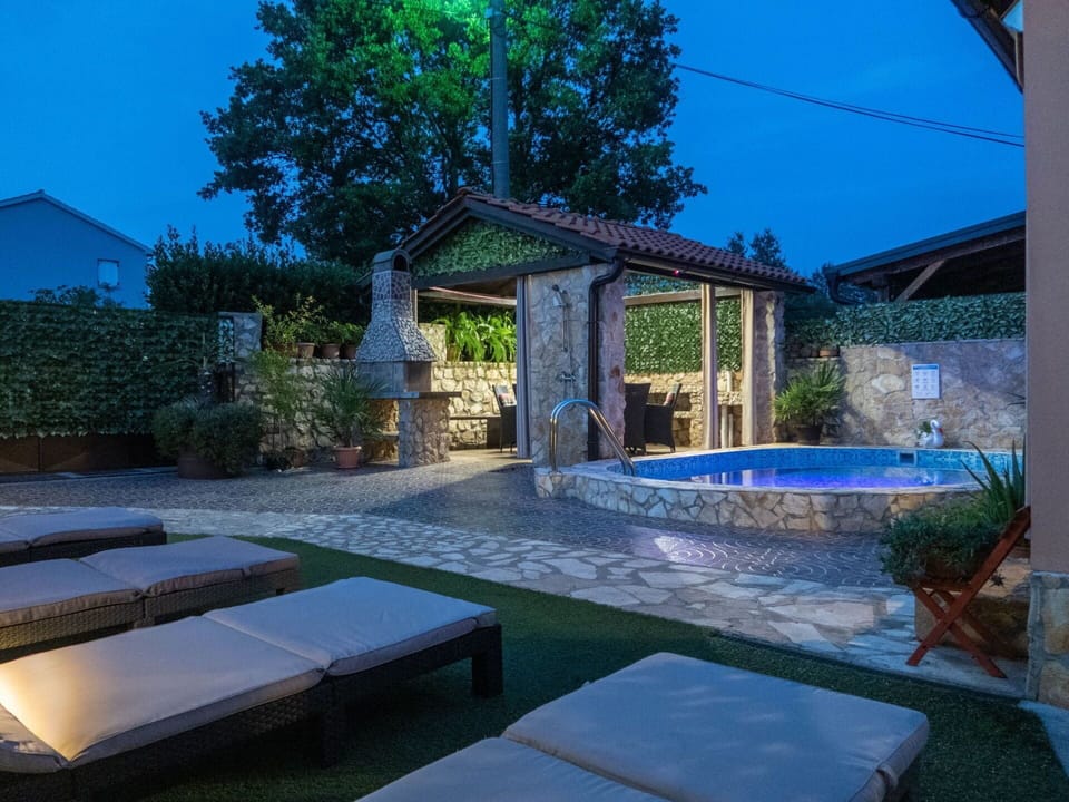 Plant, Water, Blue, Sky, Swimming Pool, Shade, Outdoor Furniture, Architecture, Building, Tree