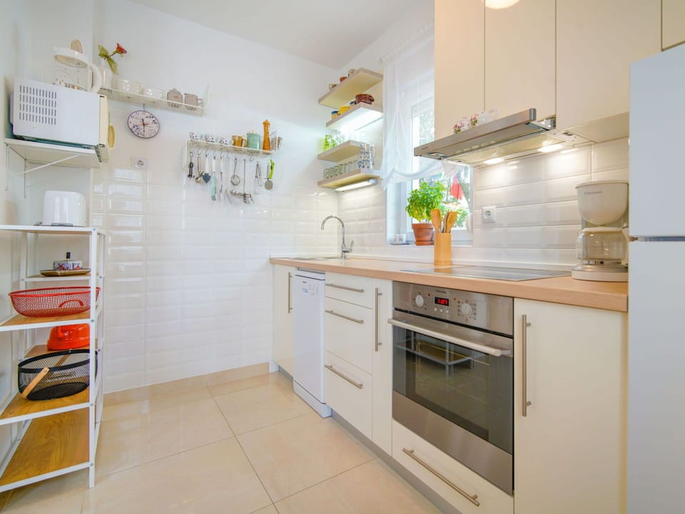 Kitchen, Kitchen Appliance, Countertop, Major Appliance, Interior Design, Flooring, Cabinetry, Wood, Furniture, Home Appliance