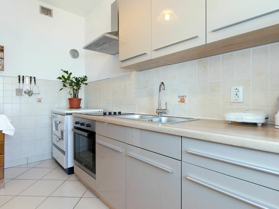 Property, Room, Kitchen, Cabinetry, Countertop, Furniture, Interior Design, Building, Tile, Real Estate