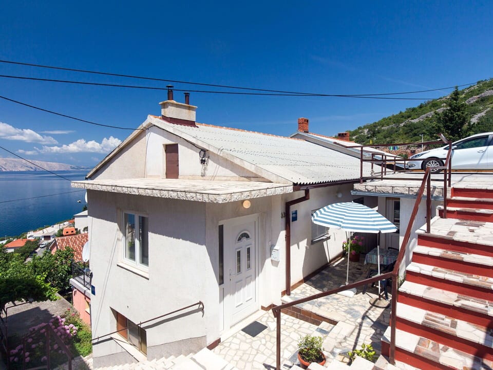 Neighbourhood, Property, Residential Area, House, Roof, Town, Real Estate, Building, Home, Suburb