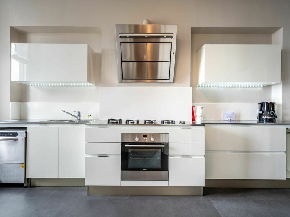 Building, Plant, Property, Window, Land Lot, Urban Design, Landscape, Neighbourhood, Grass, Leisure