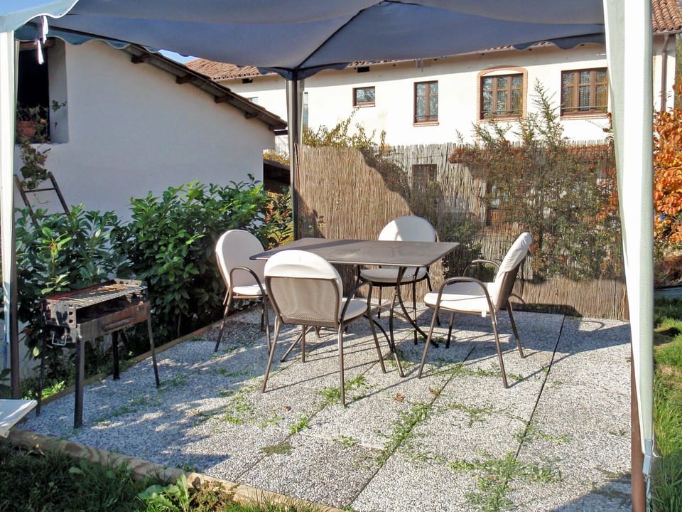 Property, Yard, Patio, Backyard, House, Real Estate, Residential Area, Building, Garden, Cottage