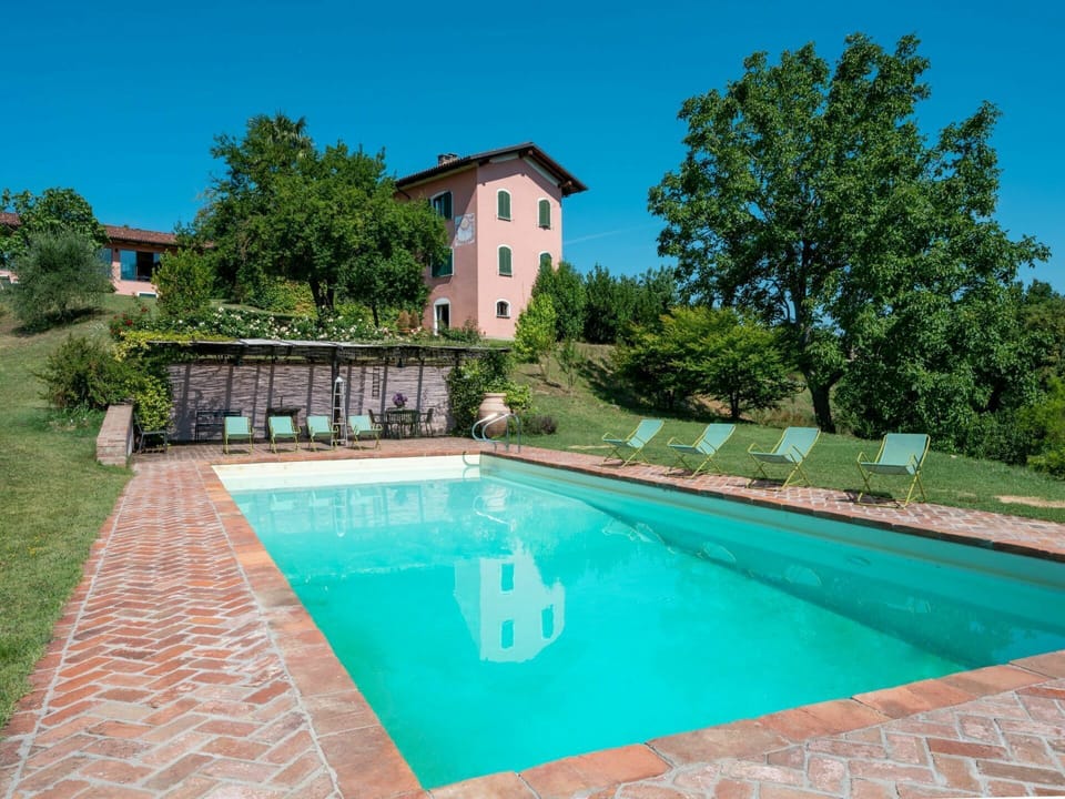 Water, Plant, Building, Sky, Property, Daytime, Swimming Pool, Green, Azure, Nature