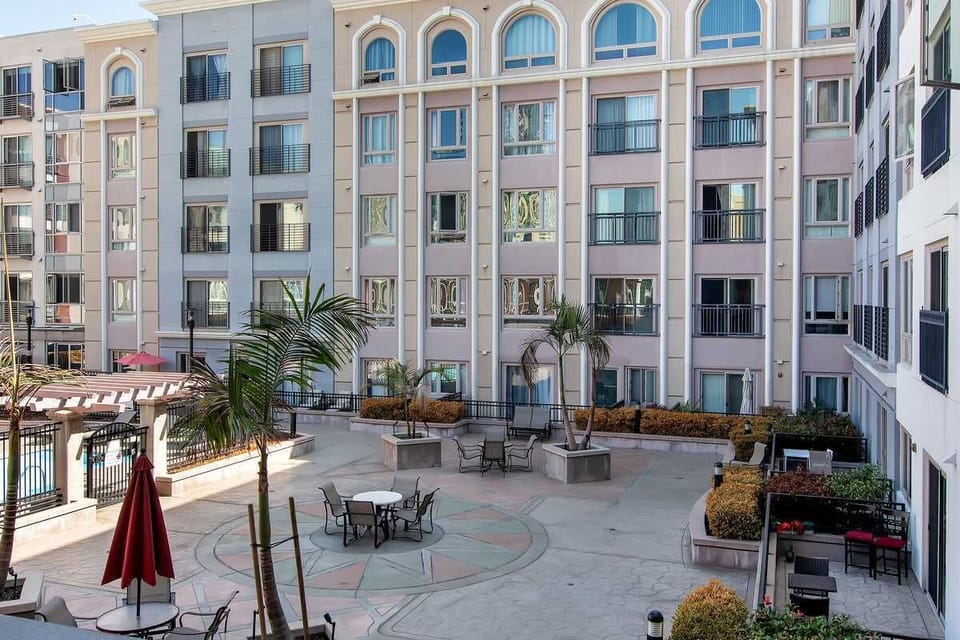 Roomy Gaslamp Condo with Pool Apartment in Gaslamp Quarter