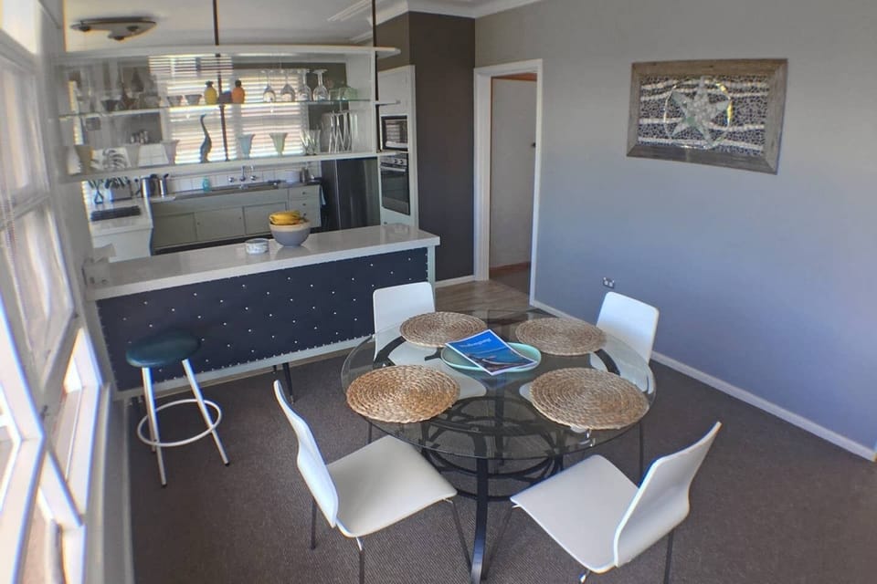 Servery and dining area