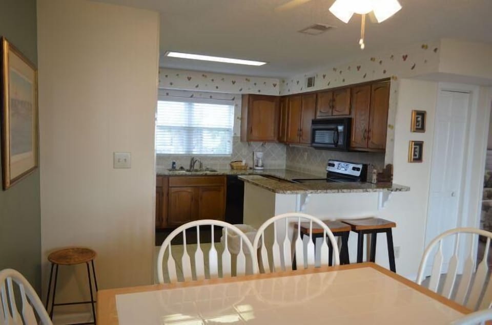 Additional Countertop Seating