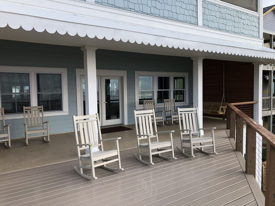 Main floor porch and deck