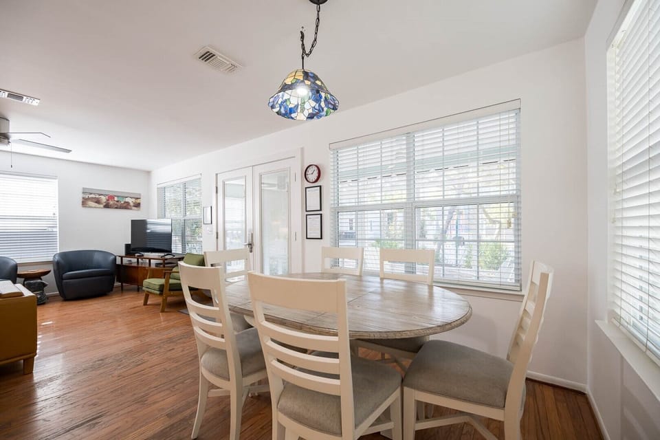 Dining, Living
