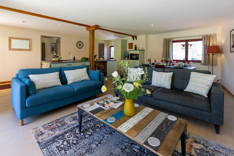 Open plan lounge, dining area and kitchen