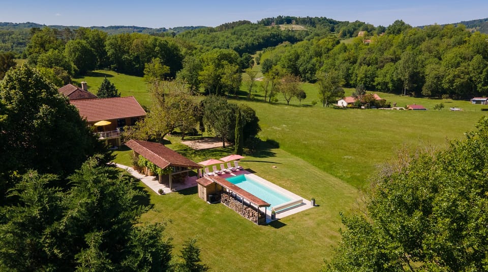 Aerial view - Gîte, balcony terrace, private outdoor dining area & swimming pool