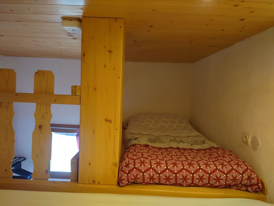 Room 5 Mezzanine kids beds