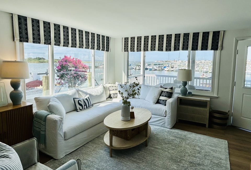 Updated living room with amazing views, all new furniture, flooring and paint.