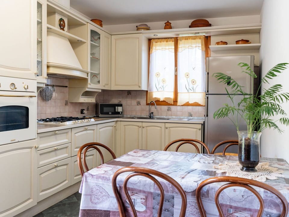 Interior Design, Kitchen, Furniture, Countertop, Flooring, Wood, Cabinetry, Kitchen Appliance, Home, Floor