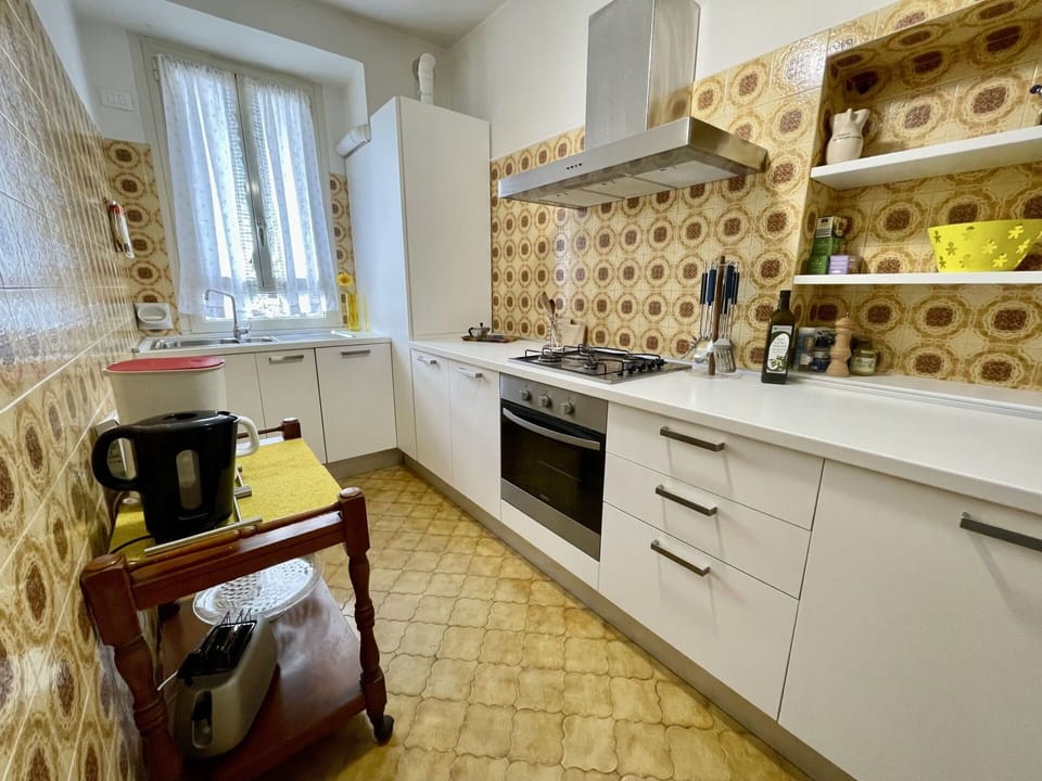 Countertop, Cabinetry, Furniture, Property, Kitchen, Wood, Window, Drawer, Interior Design, Kitchen Appliance