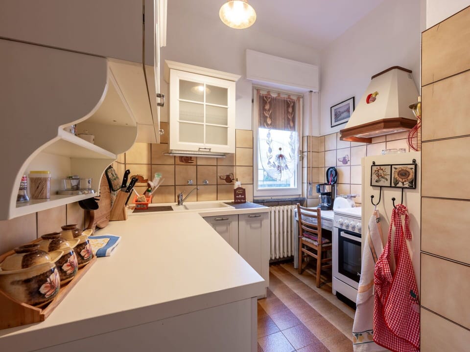 Cabinetry, Property, Table, Countertop, Window, Chair, Wood, Kitchen, Interior Design, Desk