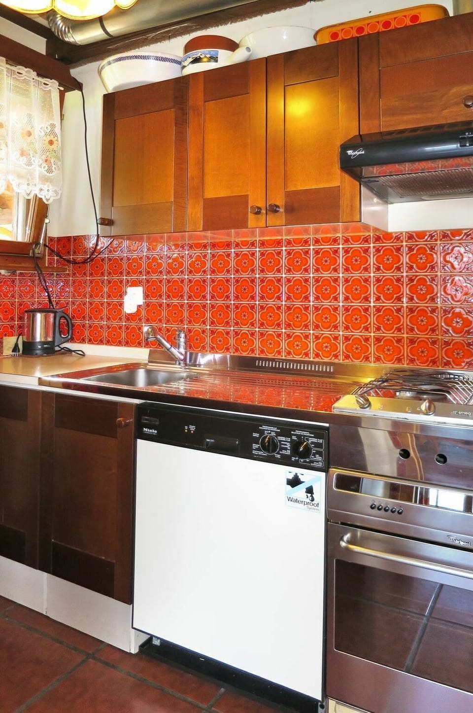 Cabinetry, Countertop, Kitchen Sink, Tap, Kitchen, Kitchen Stove, Product, Sink, Wood, Interior Design