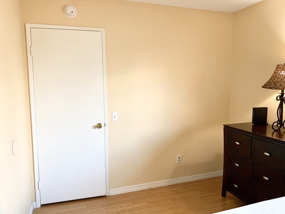 Fourth bedroom w/full size bed 