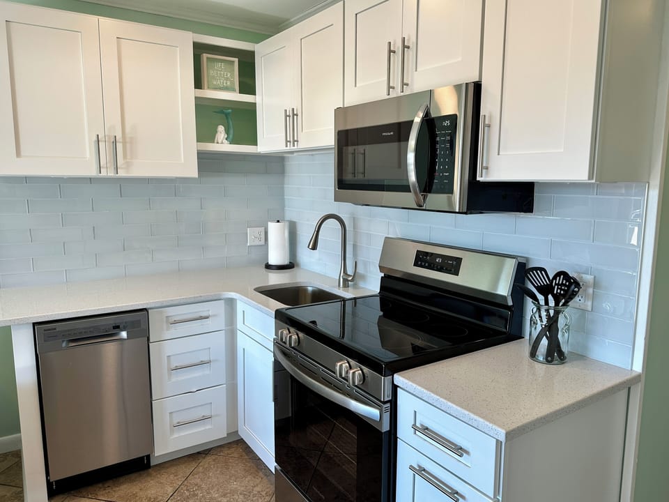 Kitchen - Brans new appliances
Stocked with everything needed to prepare meals