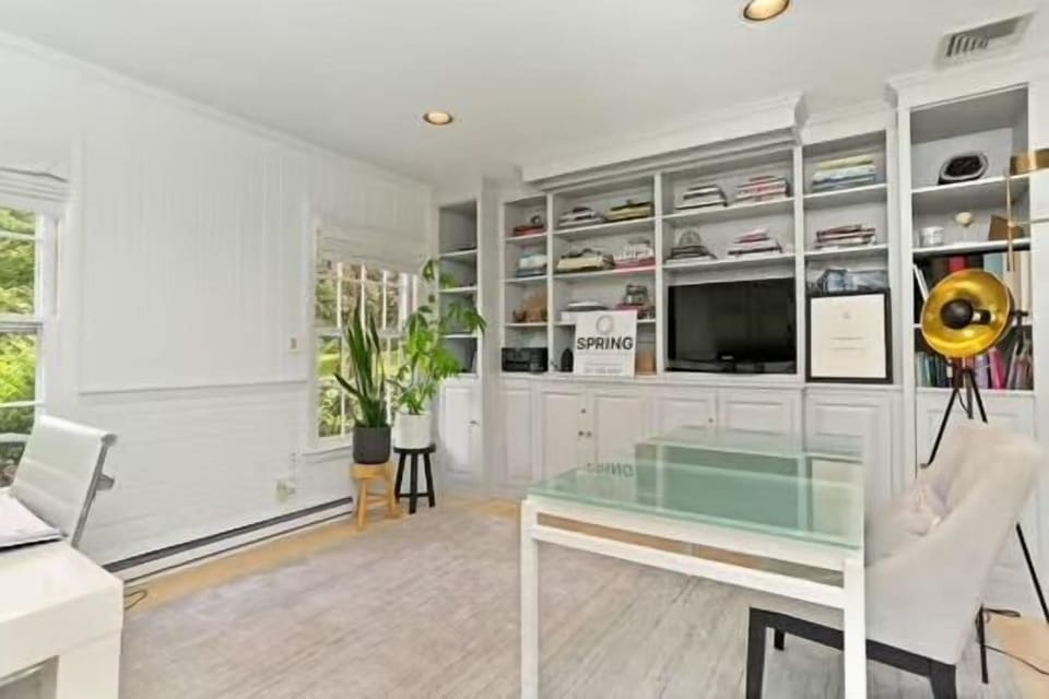 Office (first floor)