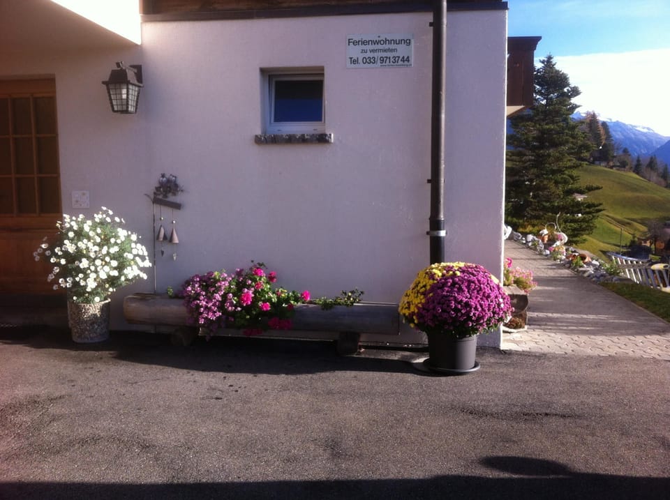 Hauseingang und Sitzplatz