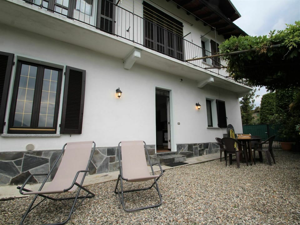 Building, Window, Property, Furniture, Plant, Chair, Architecture, Shade, House, Neighbourhood