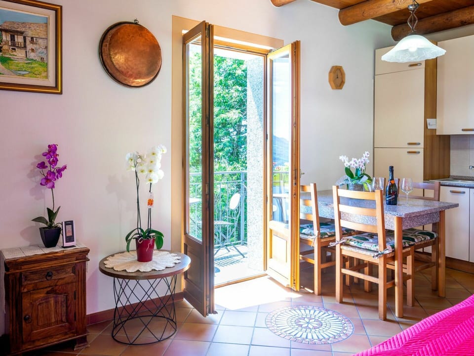 Room, Property, House, Interior Design, Furniture, Building, Architecture, Real Estate, Table, Floor