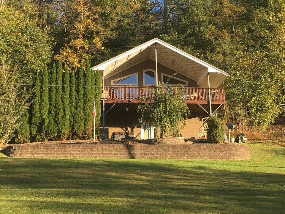 Front View of chalet with large main level porch and lower level with hottub