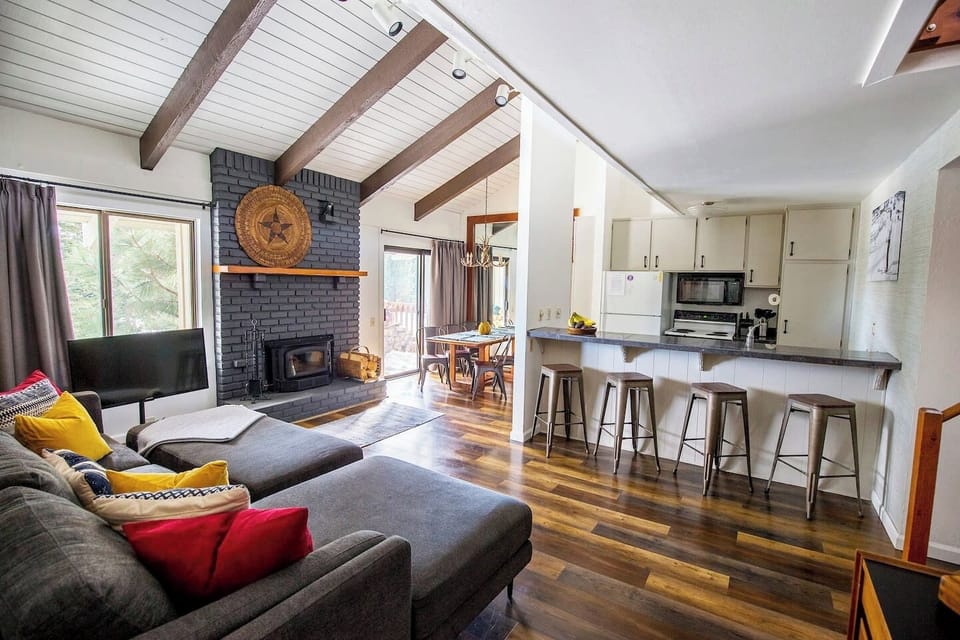 Plenty of space for 2 families of 4!