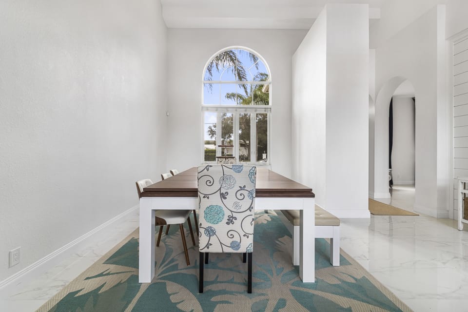 Dining room, table converts to pool table