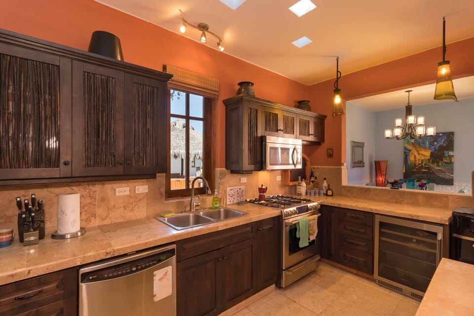 Fully Equipped Kitchen / Refrigerator / Stove / Microwave / Dishwasher / Coffee Maker
