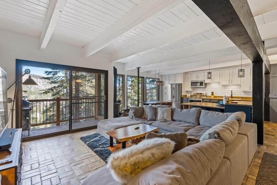 Magnificent wall to wall views and comfort