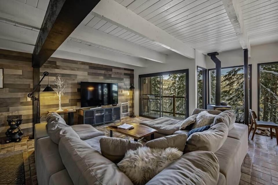 Just imagine your family and friends on this couch