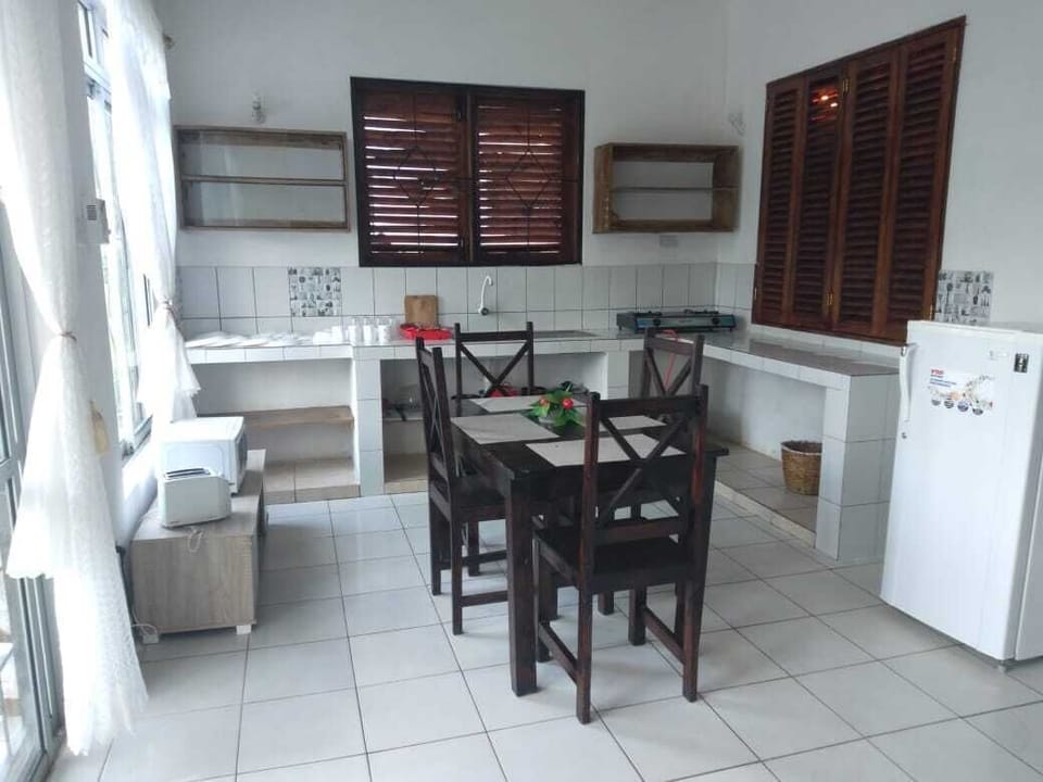 OPEN KITCHEN AND DINNING