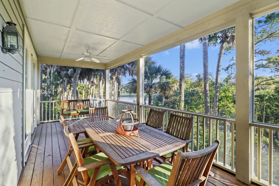 Screened porch with gorgeous views!