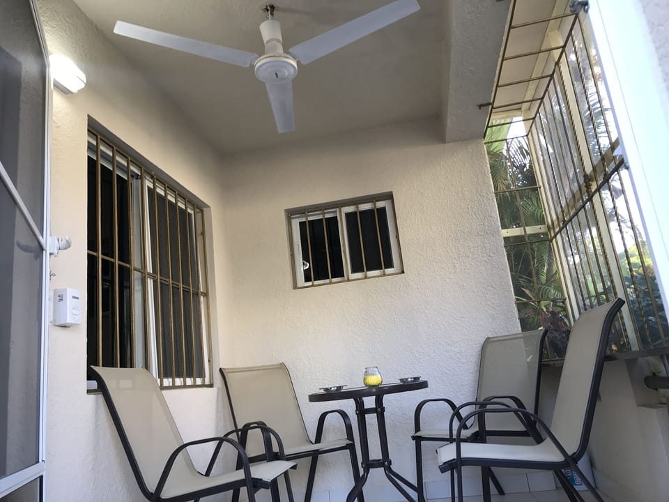 1st room has fully screened in porch