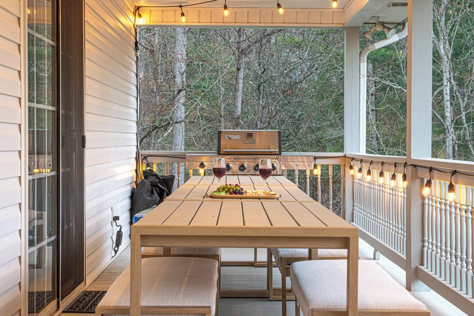 [Outdoor Dining] Private Gas Grill for BBQ and Grand Feasts. (Gas & Utensils Provided)